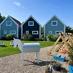 Fajne Miejsce - Caloroczne Slow Relax Sauna & Jacuzzi 度假居 Dębki